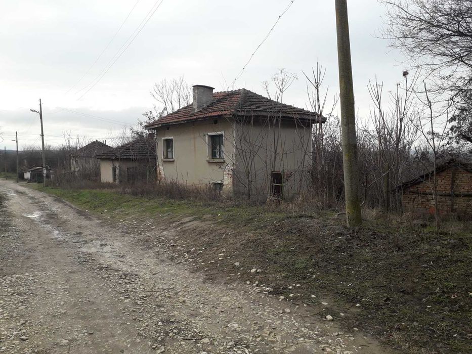 къща за ремонт, ток и вода