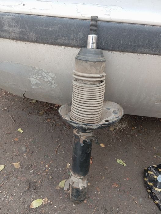 Продам амортизатор Шкода октавия