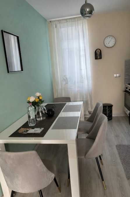 Двустаен апартамент под наем Дружба 2