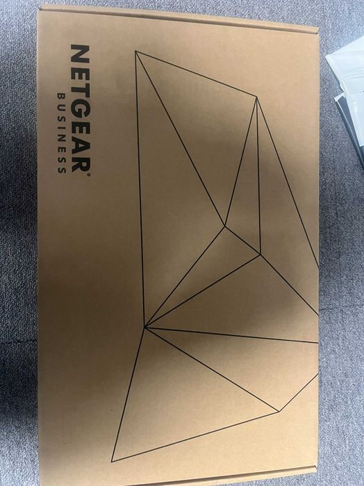 NETGEAR 24P GE smart managed pro switch 2 броя Чисто нови