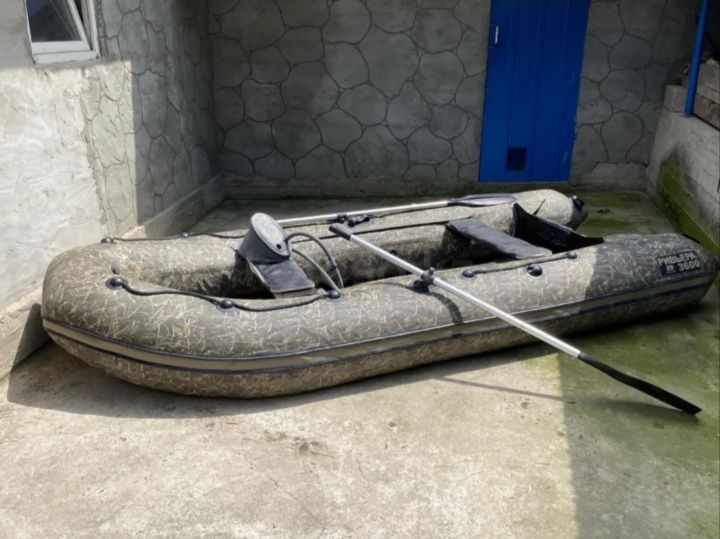 Лодка Ривьера 3600