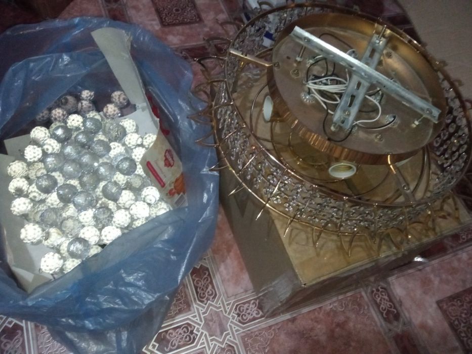 Продается люстра