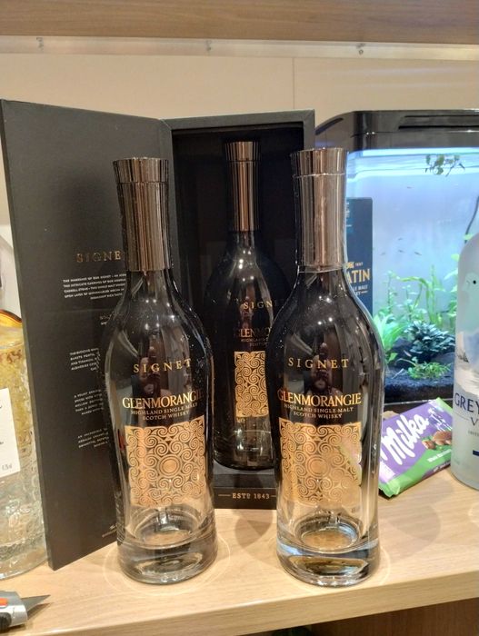 Празни бутилки от алкохол