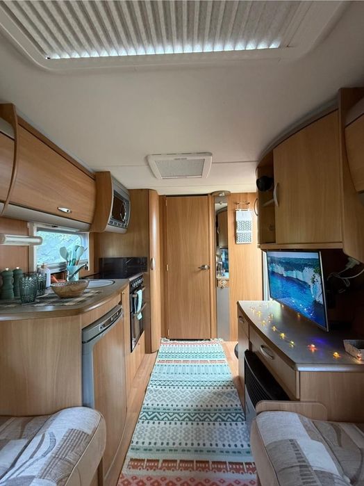 Rulota Swift Challenger 480 (2009) – RAR, dotări premium, disponibilă
