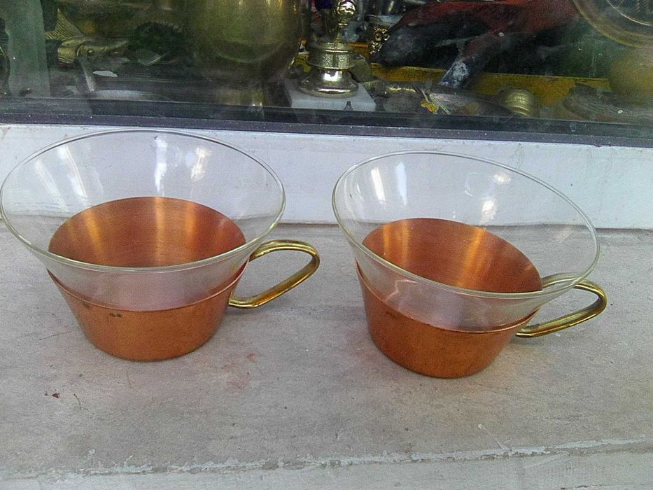 Сервиз за чай кафе от тънкостенни йенски чашки и медни подстаканчици