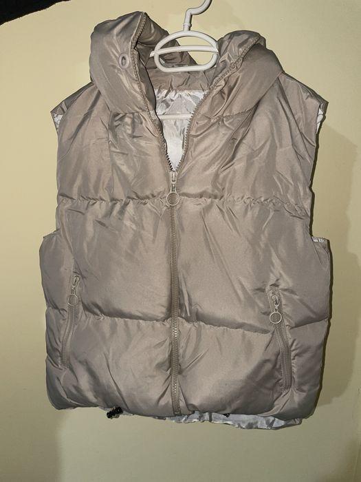 Бежов елек с качулка.