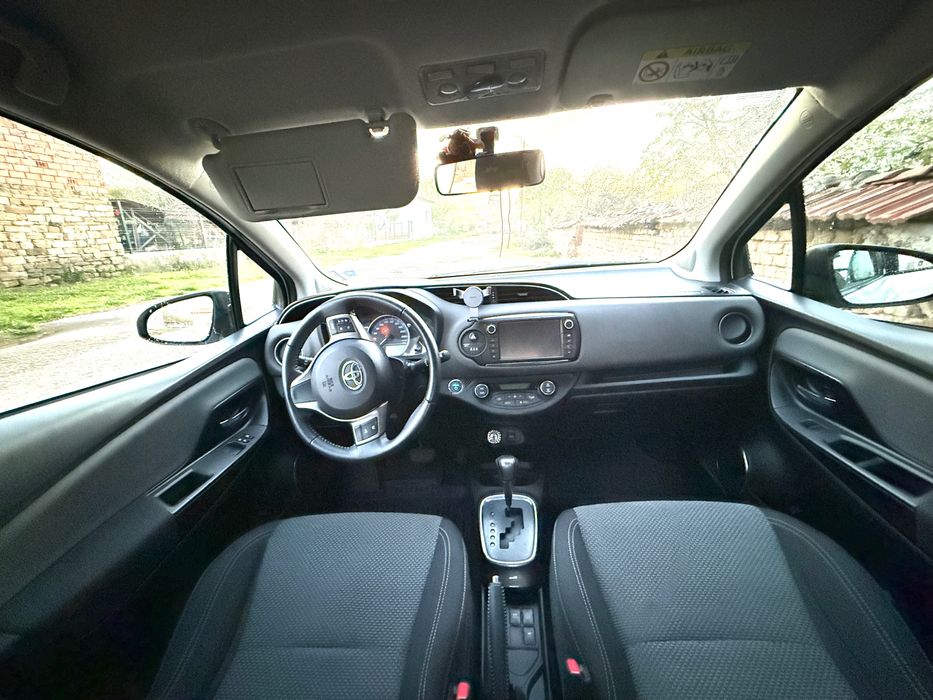 Toyota Yaris 1.5 Hybrid 2014г. Автоматик
