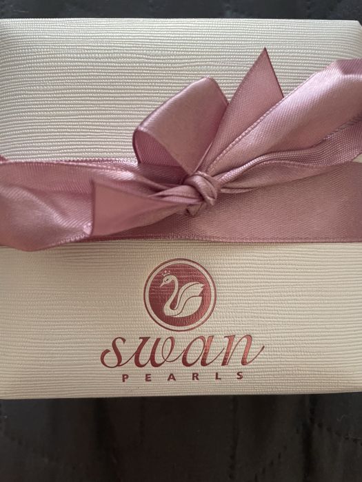 Брошка с естествена перла Swan