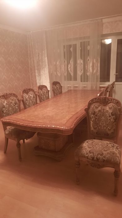 Стол со стульями