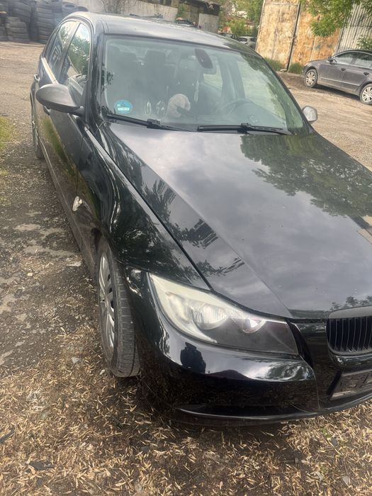 Dezmembrez BMW E90 318i 2006
