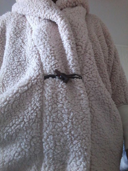 Продается теплая кофта новая