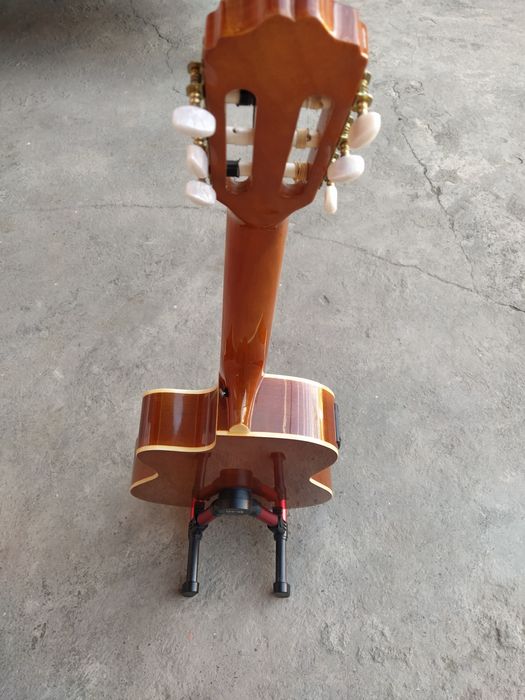 Gitara sotiladi neylon