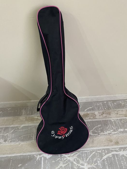 Продам гитару б/у дарили на др