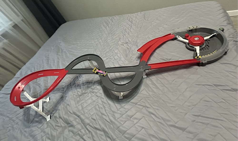 Продам трассу Hot Wheels оригинал