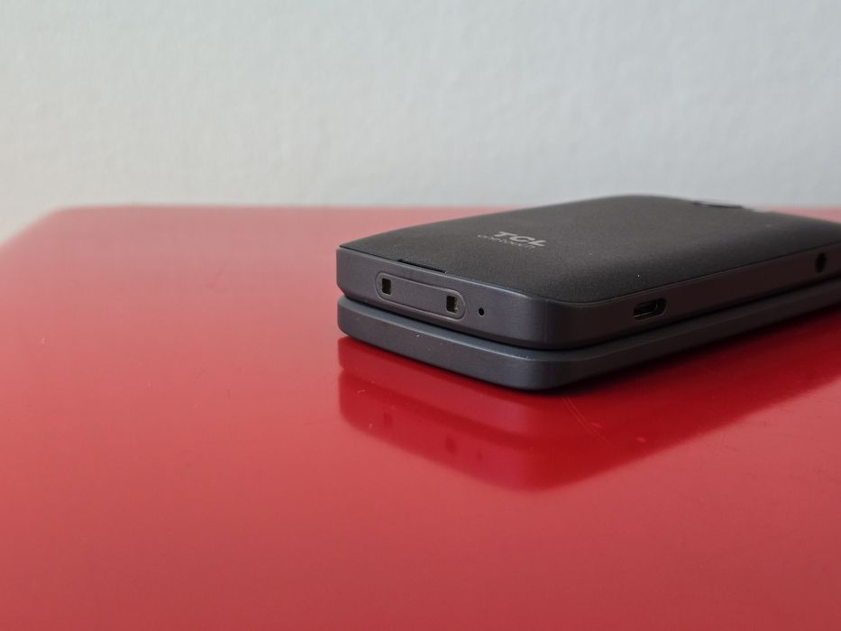 Telefon cu butoane TCL