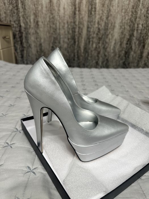 Срочно продам VERSAGE обувь