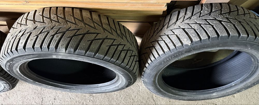 Продам резину зима шип 215/55R17