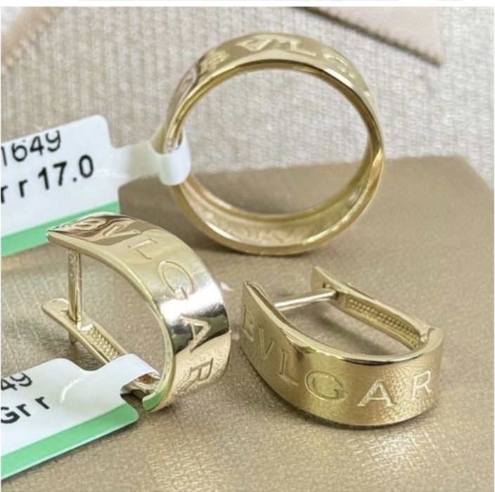 Продам комплект из золота