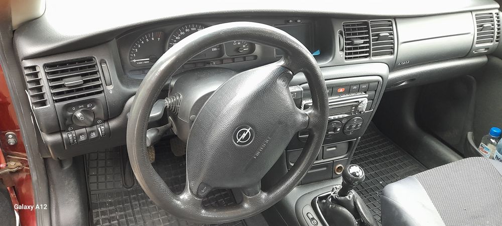 Vînd Opel VectraB.