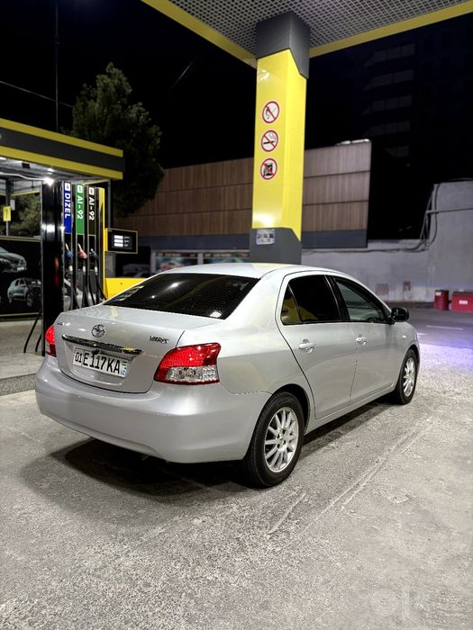 Yaris 2007 yil Toyota srochna sotiladi