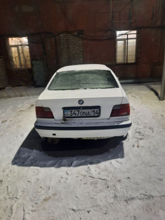 Продам машину BMW 318