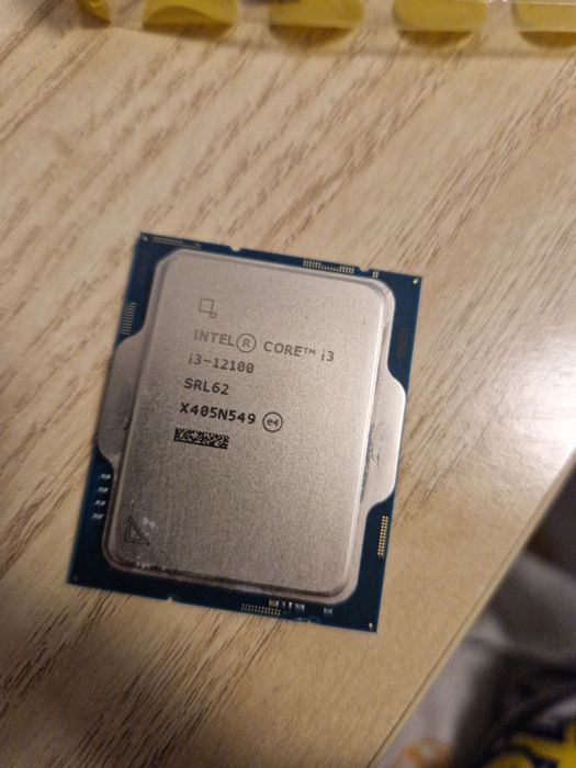 Procesor intel i3-12100 bun pentru office