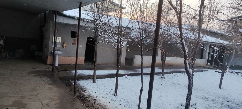 Uy sotiladi  9.7 pul zarur