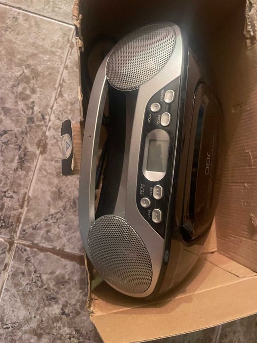 Преносим CD плейър , Радио , AUX