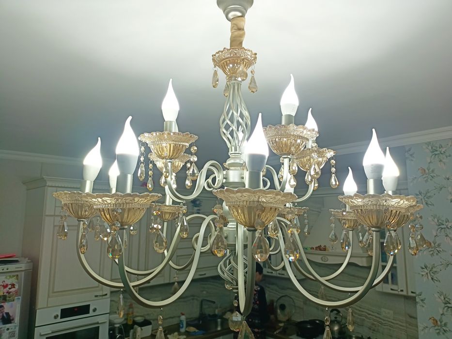 Люстра на поталок