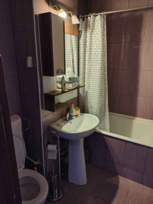 Inchiriez apartament