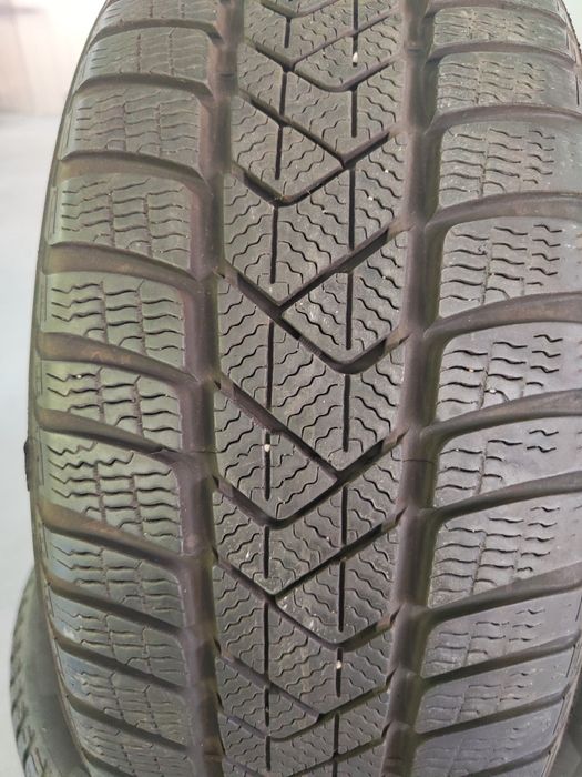 2 бр зимни 225/55/17 Pirelli 22г