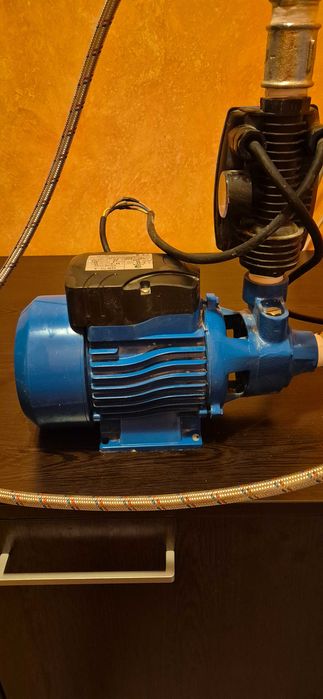 Хидрофорна помпа с пресконтролер