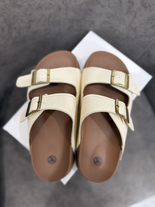 Тапочки с регулируемыми ремешками