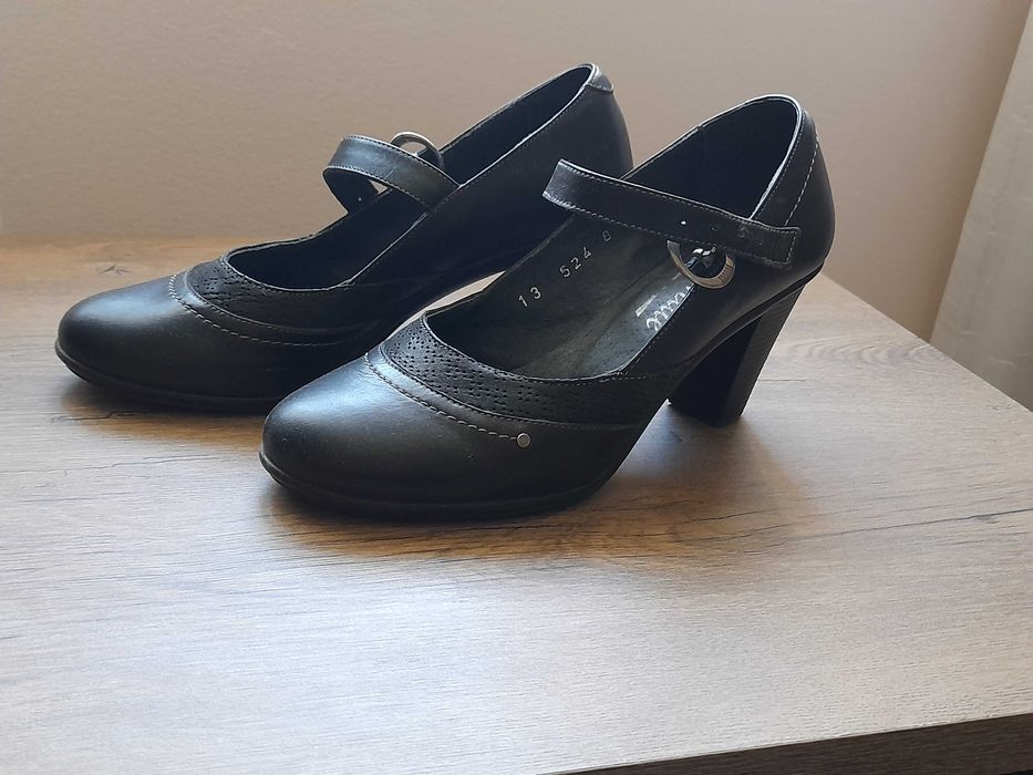 Haine dama, incaltaminte