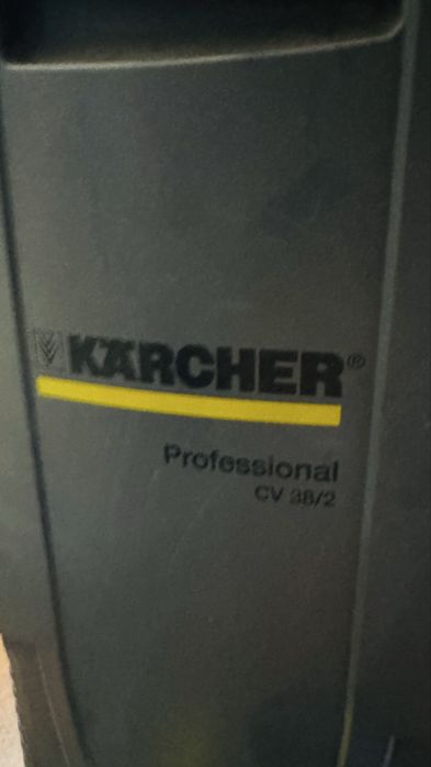 Щеточный пылесос Karcher CV 38/2