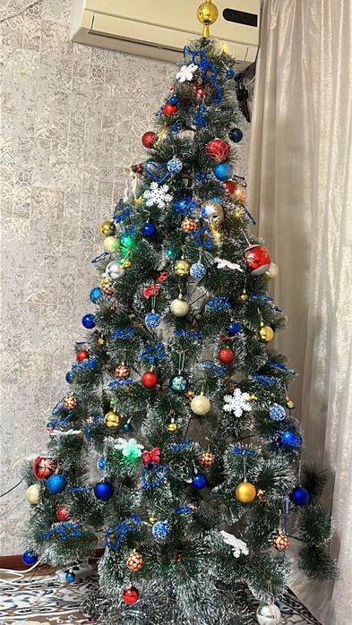 Продам елку с игрушками