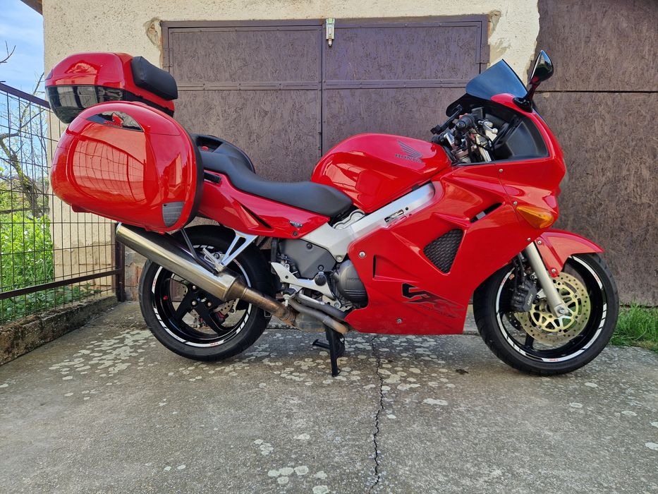 Vând Honda VFR800FI