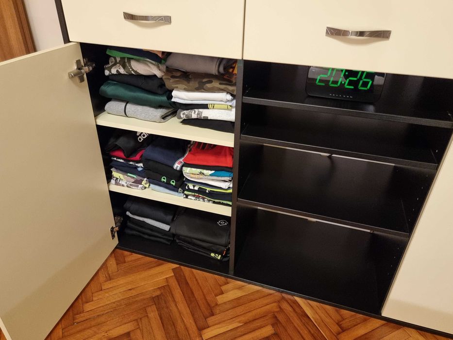 Comoda TV cu dulapuri, sertare si rafturi
