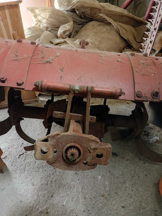 Vind urgent freza de motocultor