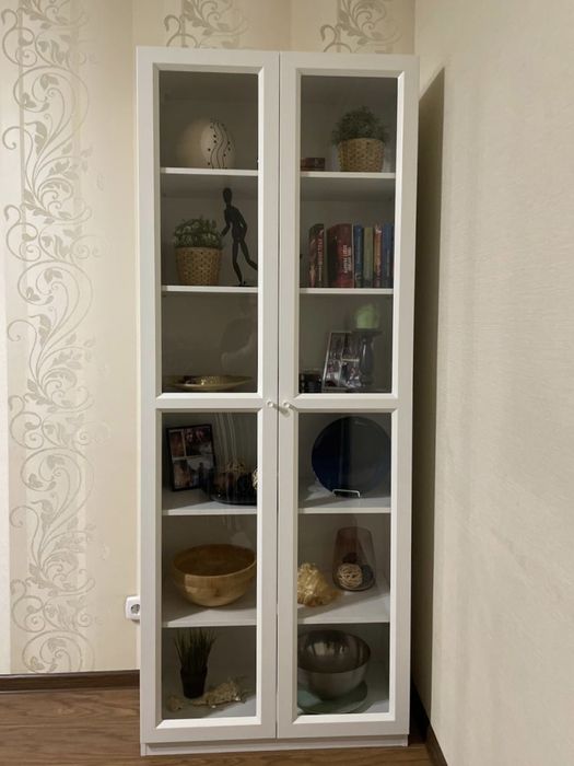 Шкаф - витрина (практически новый)