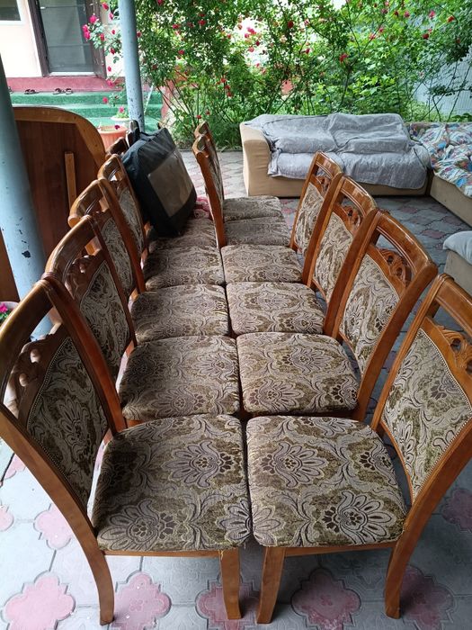 Продается стол со стульями