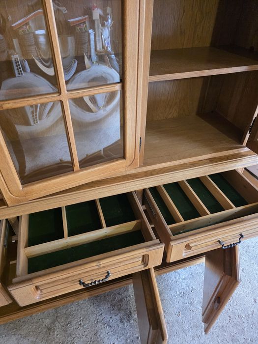 Винтидж трапезен бюфет / витрина от масивна дъбова дървесина