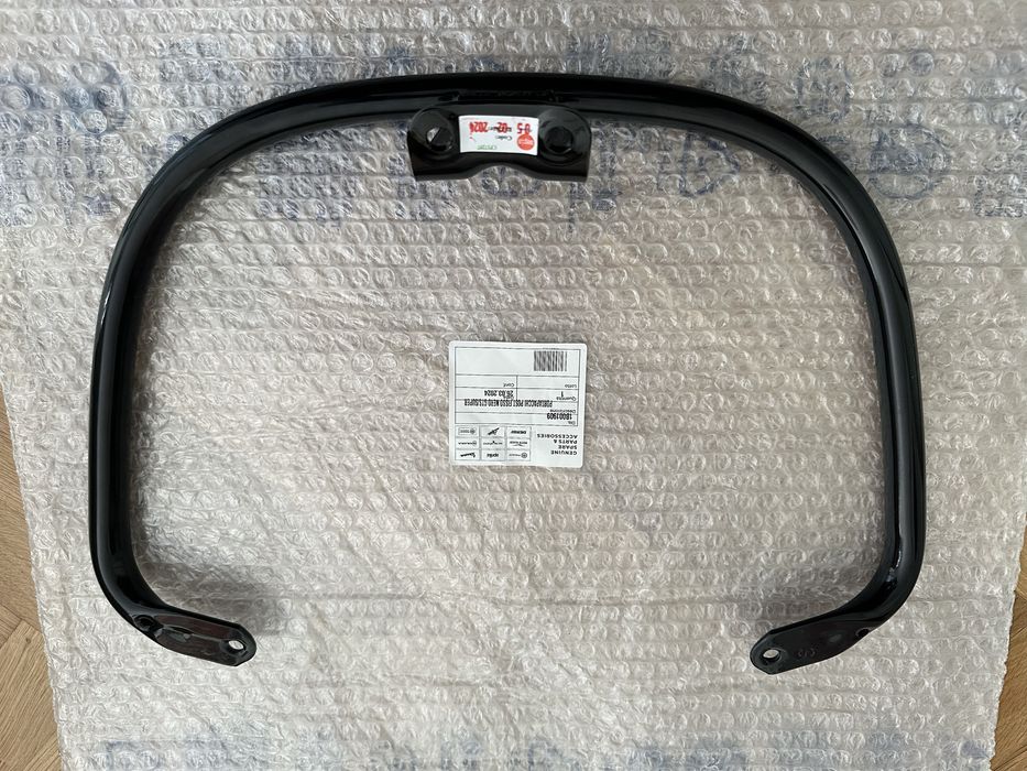 Веспа (Vespa) черен чисто нов парапет