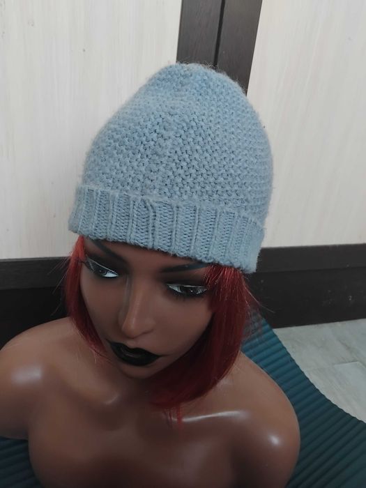 Висококачествена Италианска Вълнена Дамска Шапка