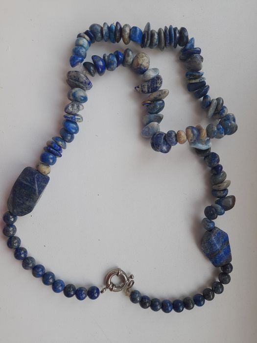 Продаю бусы разные