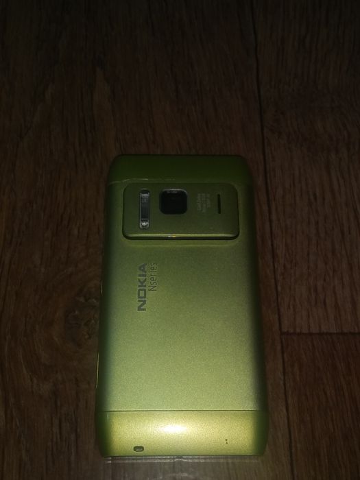 Продам смартфон Nokia N8 (оригинал)