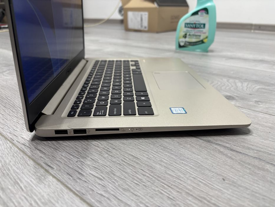 Laptop Asus Vivobook 15