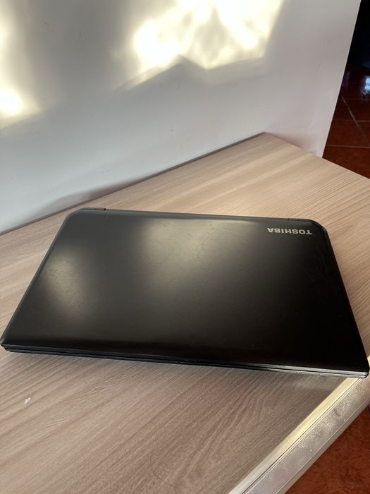 Laptop Toshiba folosit functionabil la 150 LEI