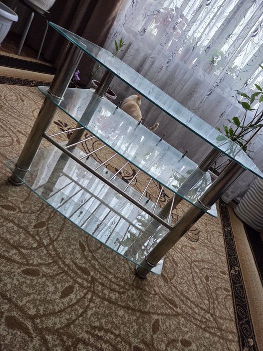 Продам б/у журнальный столик