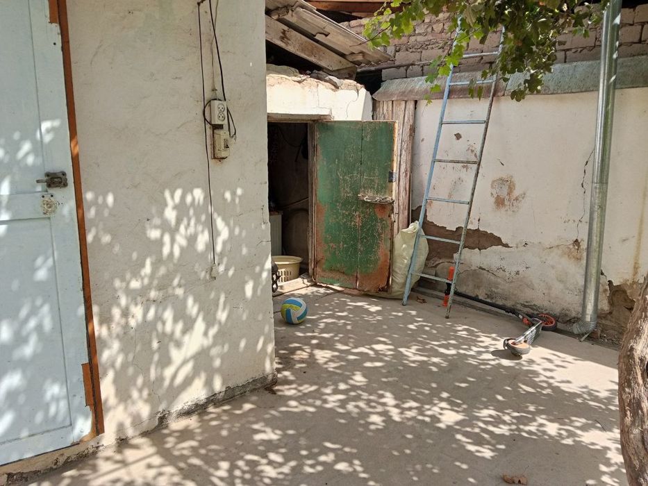 Продаю. Дом 6 соток 1 зал. И 4 комнаты баня